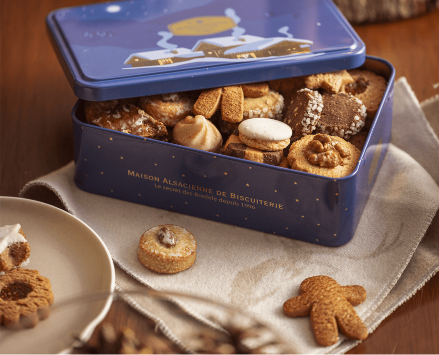Assortiment de Bredele (biscuits et pains d'épices) - Boîte de Noël Assortiment de Bredele (biscuits et pains d'épices) - Boîte de Noël