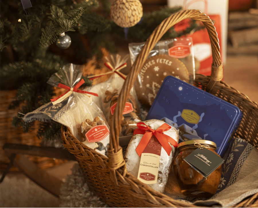 Assortiment de Bredele (biscuits et pains d'épices) - Boîte de Noël Assortiment de Bredele (biscuits et pains d'épices) - Boîte de Noël