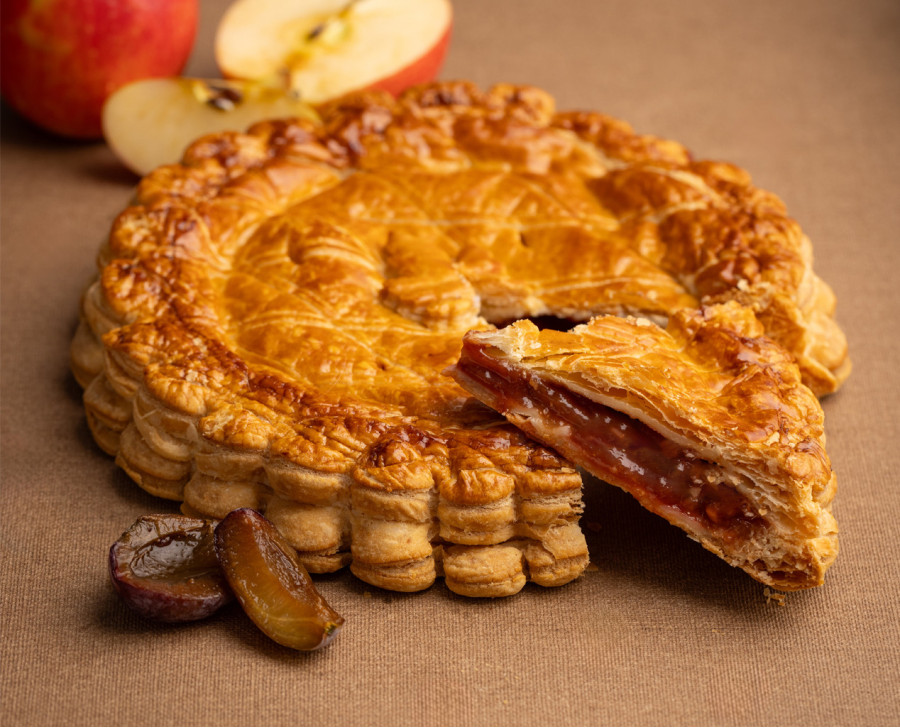 Apple & Damson Plum Galette des Rois for Epiphany | Maison Alsacienne de Biscuiterie Apple & Damson Plum Galette des Rois for Epiphany | Maison Alsacienne de Biscuiterie