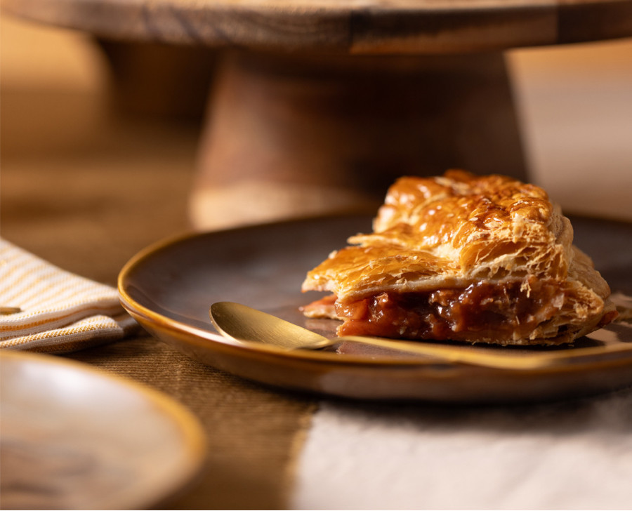 Apple & Damson Plum Galette des Rois for Epiphany | Maison Alsacienne de Biscuiterie Apple & Damson Plum Galette des Rois for Epiphany | Maison Alsacienne de Biscuiterie