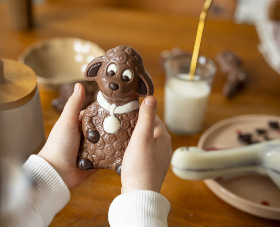 Milk chocolate Sheep, Easter figure | Maison Alsacienne de Biscuiterie Milk chocolate Sheep, Easter figure | Maison Alsacienne de Biscuiterie