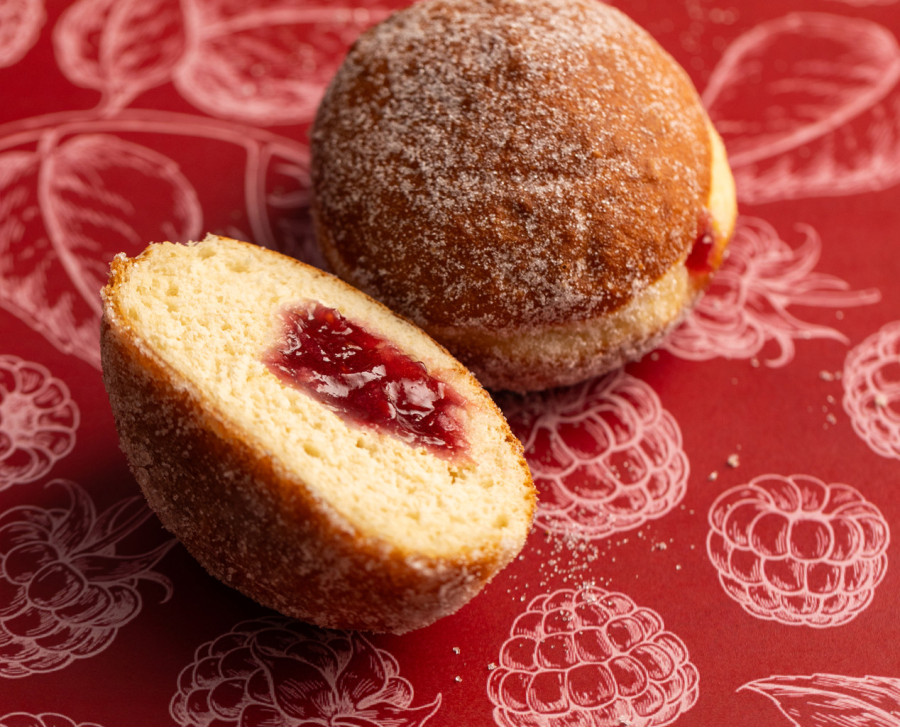 Beignet framboise - beignet de carnaval et mardi gras Beignet framboise - beignet de carnaval et mardi gras