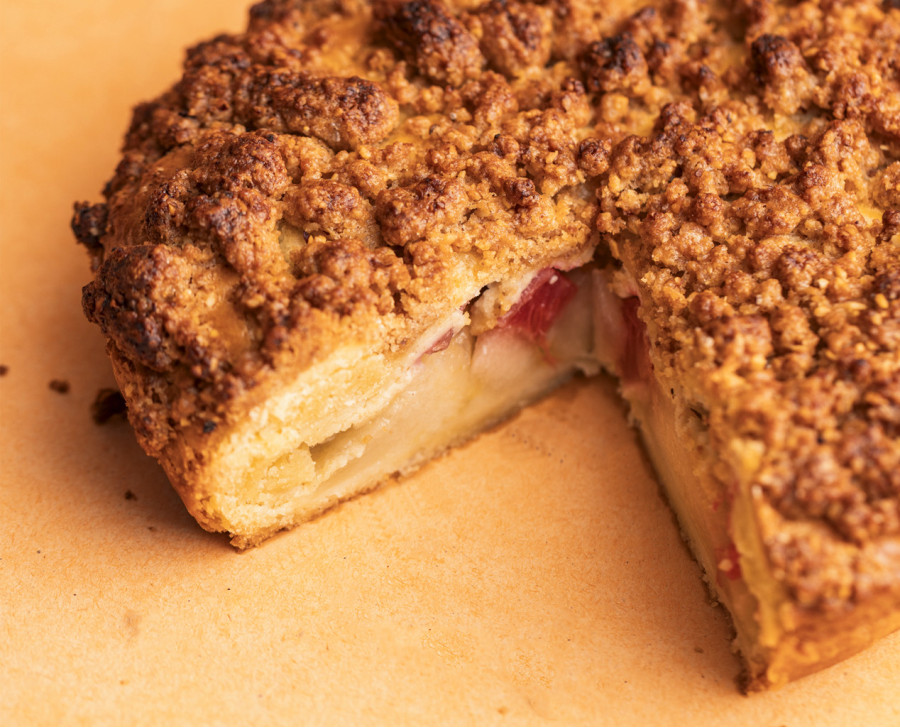 Apple & Rhubarb Streusel — Alsace dessert | Maison Alsacienne de Biscuiterie