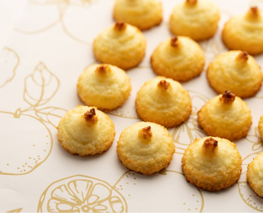 Coconut & Yuzu Macaron de Riquewihr®, Yuzu Macaron de Riquewihr® | Maison Alsacienne de Biscuiterie Coconut & Yuzu Macaron de Riquewihr®, Yuzu Macaron de Riquewihr® | Maison Alsacienne de Biscuiterie