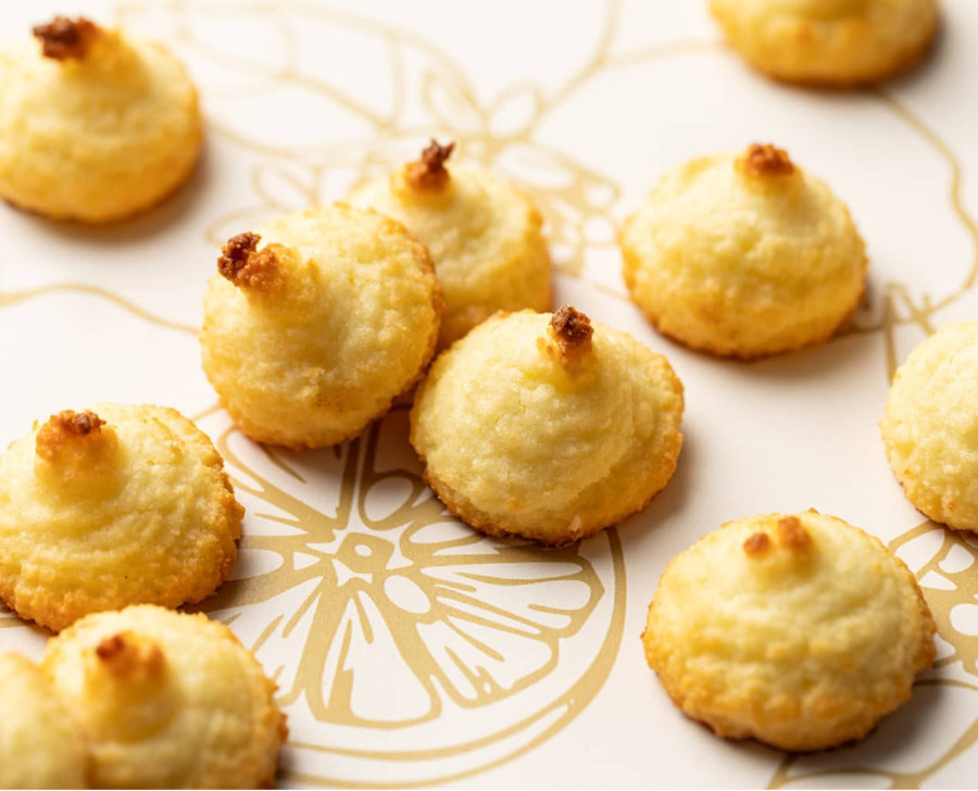 Coconut & Yuzu Macaron de Riquewihr®, Yuzu Macaron de Riquewihr® | Maison Alsacienne de Biscuiterie Coconut & Yuzu Macaron de Riquewihr®, Yuzu Macaron de Riquewihr® | Maison Alsacienne de Biscuiterie
